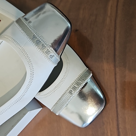 Prada white leather square toe flats, 1/2" heel. Size EU 39 look new - Picture 10 of 10